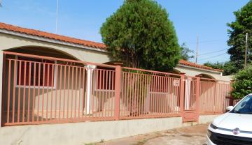 Alugar Residenciais / Casas em Santa Cruz do Rio Pardo R$ 1.200,00 - Foto 4