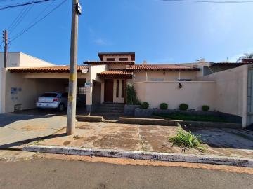 Residenciais / Casas em Santa Cruz do Rio Pardo 