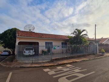 Residenciais / Casas em Santa Cruz do Rio Pardo 