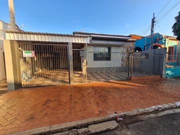 Alugar Residenciais / Casas em Santa Cruz do Rio Pardo. apenas R$ 750.000,00