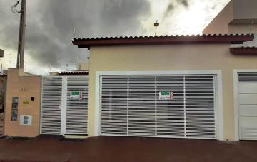 Residenciais / Casas em Santa Cruz do Rio Pardo Alugar por R$1.600,00