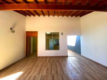 Alugar Residenciais / Casas em Santa Cruz do Rio Pardo R$ 1.600,00 - Foto 2