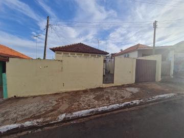 Alugar Residenciais / Casas em Santa Cruz do Rio Pardo. apenas R$ 850,00