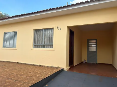 Alugar Residenciais / Casas em Santa Cruz do Rio Pardo R$ 1.200,00 - Foto 2