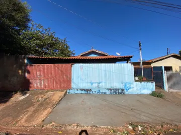 Alugar Residenciais / Casas em Santa Cruz do Rio Pardo. apenas R$ 165.000,00