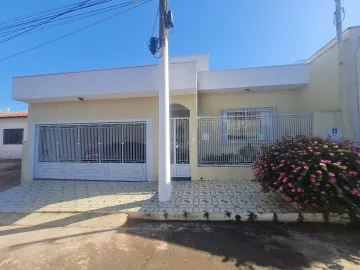 Alugar Residenciais / Casas em Santa Cruz do Rio Pardo R$ 2.200,00 - Foto 1