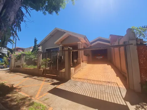 Alugar Residenciais / Casas em Santa Cruz do Rio Pardo. apenas R$ 800.000,00