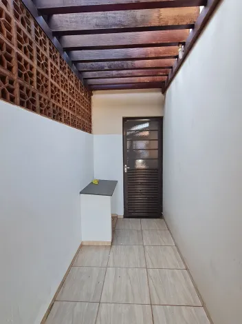 Alugar Residenciais / Casas em Santa Cruz do Rio Pardo R$ 1.200,00 - Foto 4