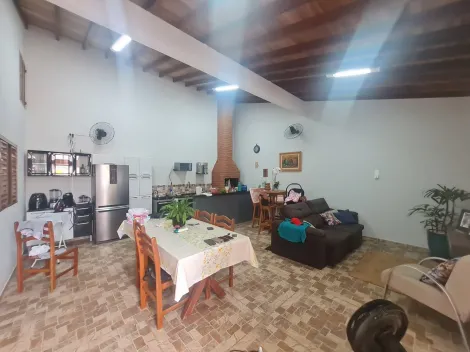 Alugar Residenciais / Casas em Santa Cruz do Rio Pardo R$ 1.300,00 - Foto 4