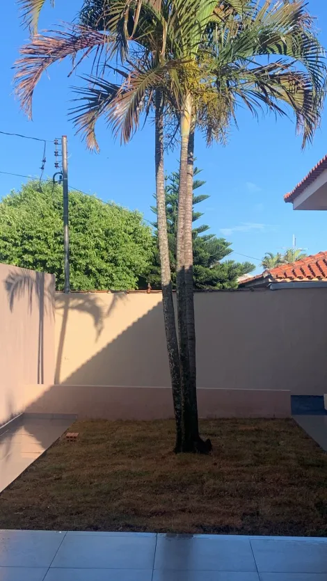 Alugar Residenciais / Casas em Santa Cruz do Rio Pardo R$ 1.700,00 - Foto 3