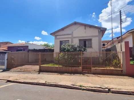 Alugar Residenciais / Casas em Santa Cruz do Rio Pardo. apenas R$ 1.100,00