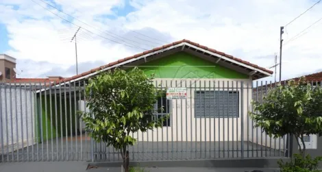 Alugar Residenciais / Casas em Santa Cruz do Rio Pardo. apenas R$ 450.000,00