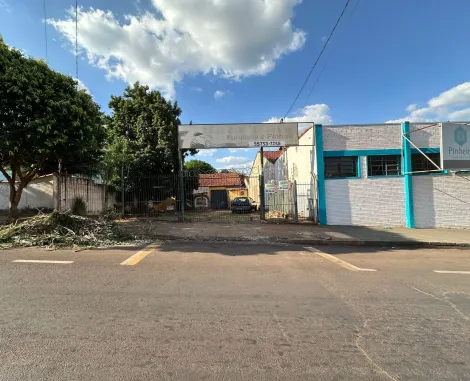 Alugar Comerciais / Galpão em Santa Cruz do Rio Pardo. apenas R$ 1.200,00