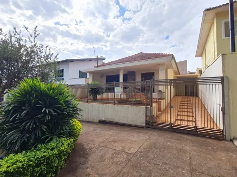 Alugar Residenciais / Casas em Santa Cruz do Rio Pardo. apenas R$ 750.000,00
