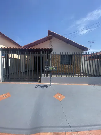 Residenciais / Casas em Santa Cruz do Rio Pardo Alugar por R$1.800,00