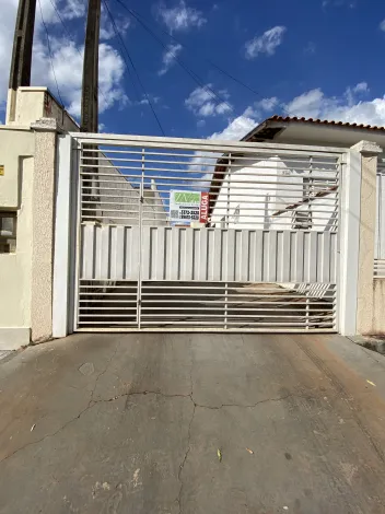 Residenciais / Casas em Santa Cruz do Rio Pardo Alugar por R$1.000,00