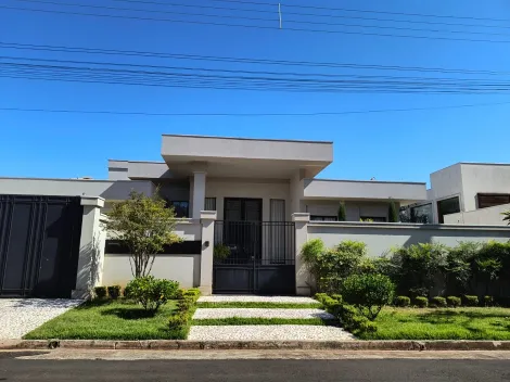 Alugar Residenciais / Casas em Santa Cruz do Rio Pardo. apenas R$ 2.800.000,00